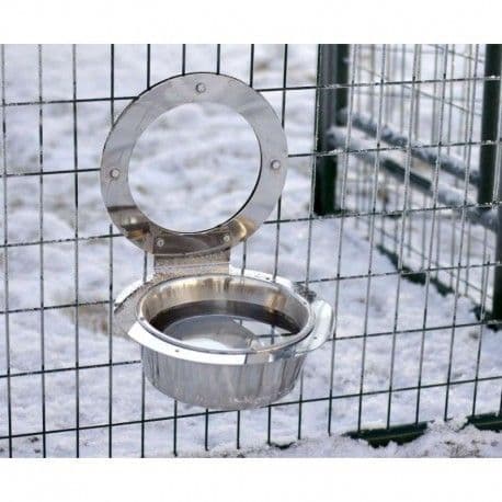 Jämpti lämmitettävä koiran juomakuppi tarhan ulkopuolelle