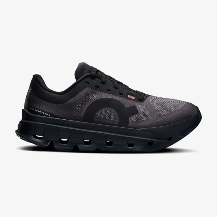 On Cloudflow 5 K. 37 Musta Naiset