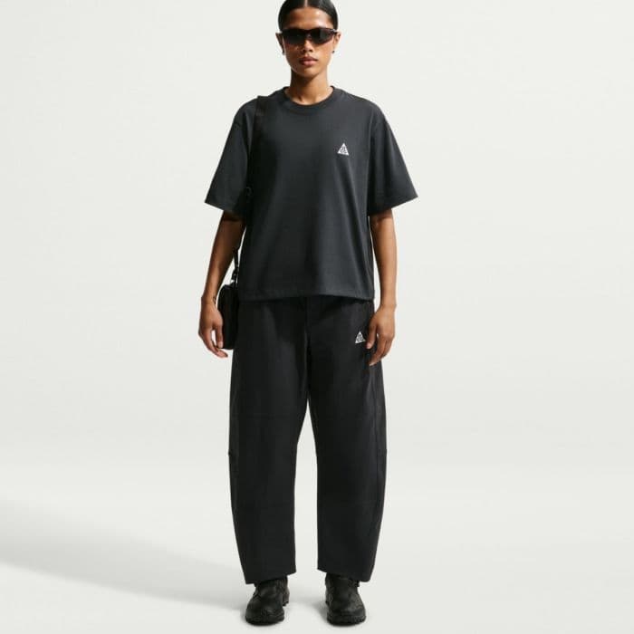 Nike ACG SS Tee K. L Musta Naiset