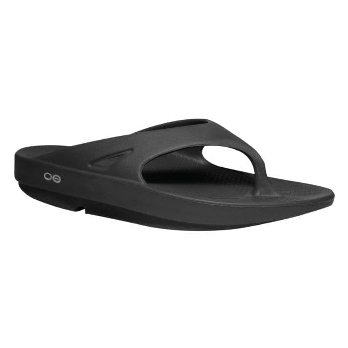 Oofos Ooriginal Sandal Thong K. 45 Musta - Mukavat palautumiskengät juoksijoille, erinomainen tuki ja keveys.