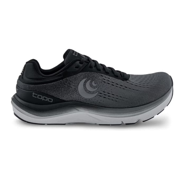 Topo Athletic Magnifly 5 K. 38 Mustat Juoksukengät - Kevyet ja mukautuvat kengät juoksuun, täydellinen valinta aktiiviselle juoksijalle!